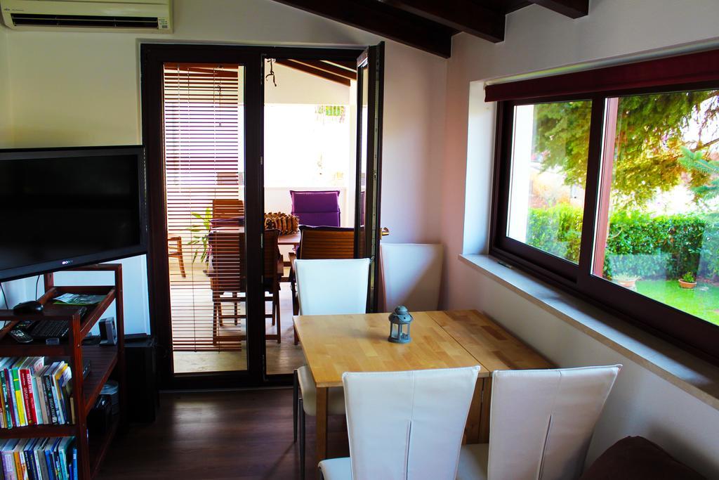 Apartment Pinia Poreč Exteriör bild