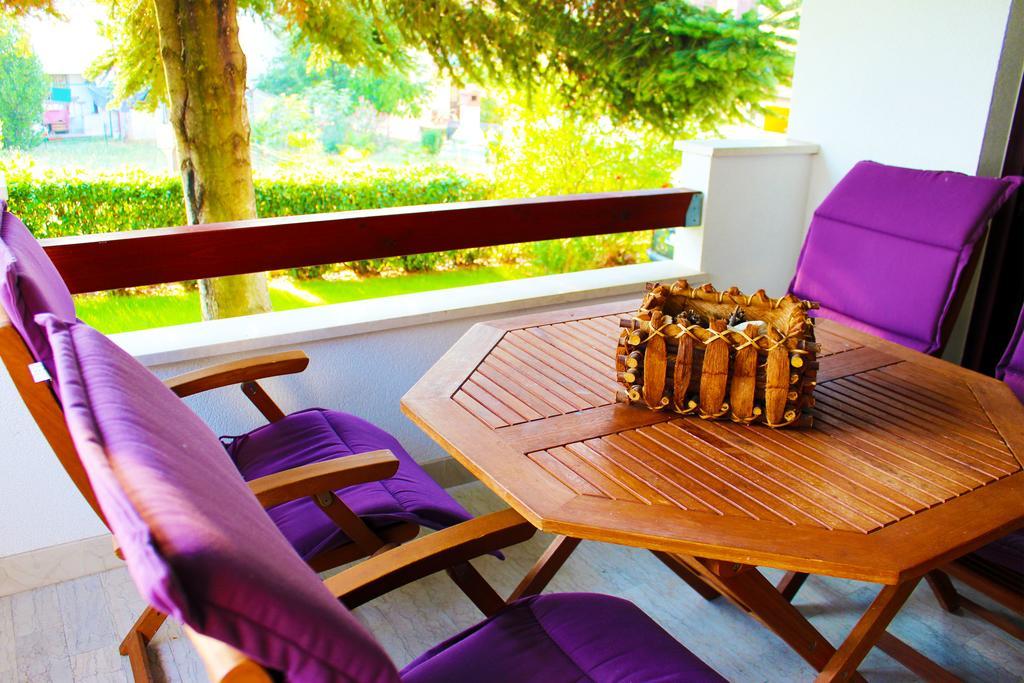 Apartment Pinia Poreč Exteriör bild